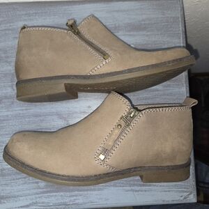 Hush Puppies Brown Ankle Boots with Zipper Detail Size 8 (SQ2)
